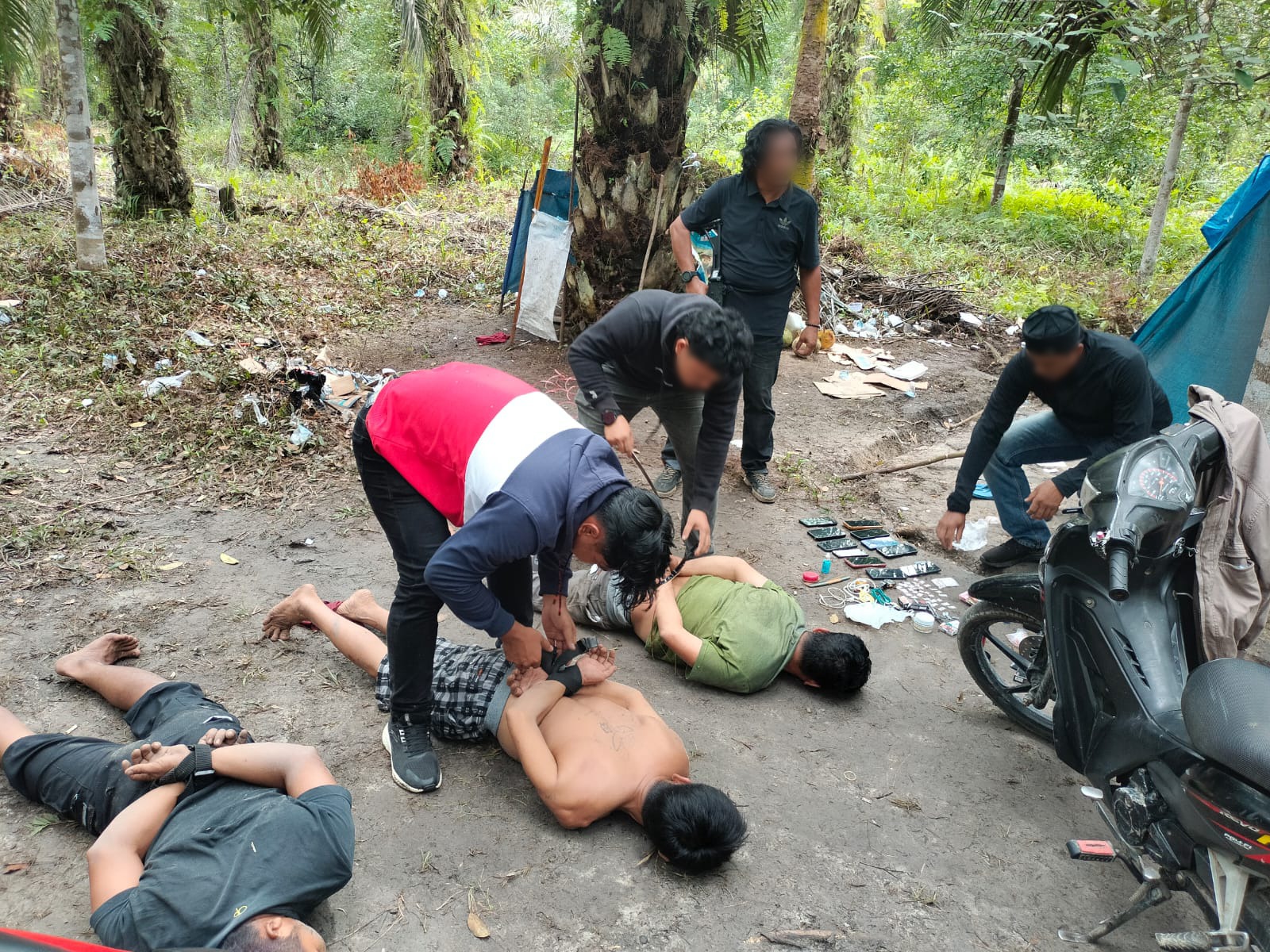 Unit Intelijen Kodim 0314/Inhil berhasil mengungkap peredaran narkoba jenis sabu-sabu di Desa Patalongan, Kecamatan Keritang, Kabupaten Indragiri Hilir. (Istimewa) - Image