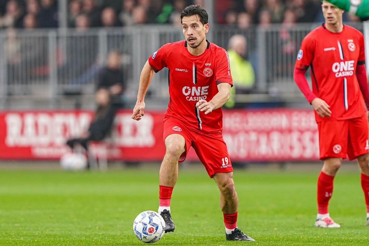 Pemain Timnas Indonesia, Thom Haye, memiliki kesepakatan khusus terkait masa depannya bersama Almere City. (instagram/almerecityfc) - Image