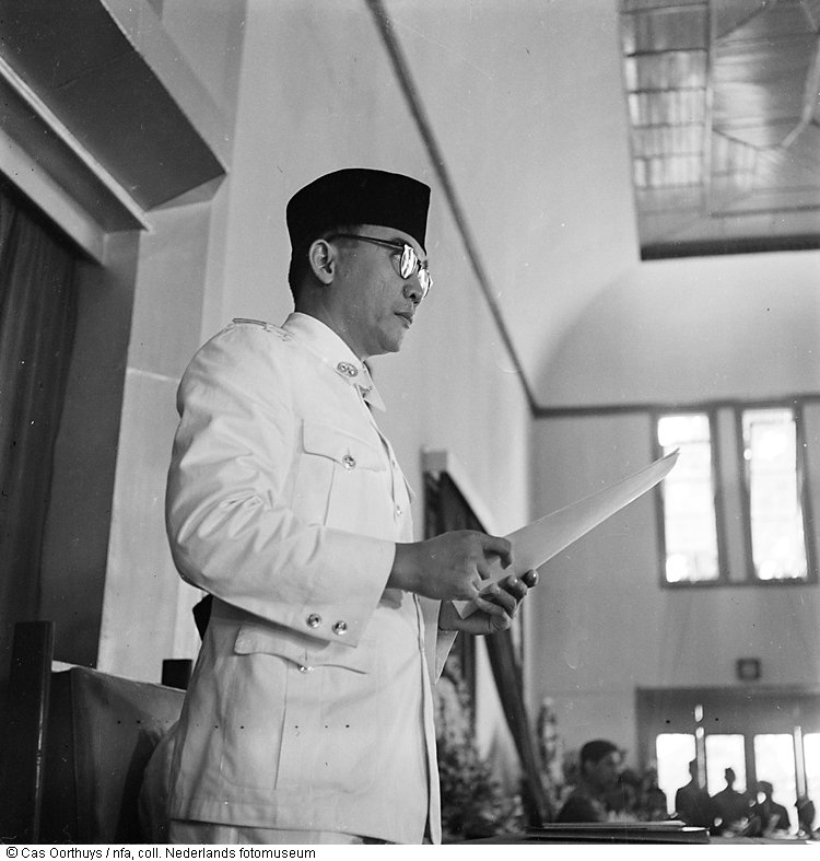 Soekarno. (mobile.isukarno). - Image