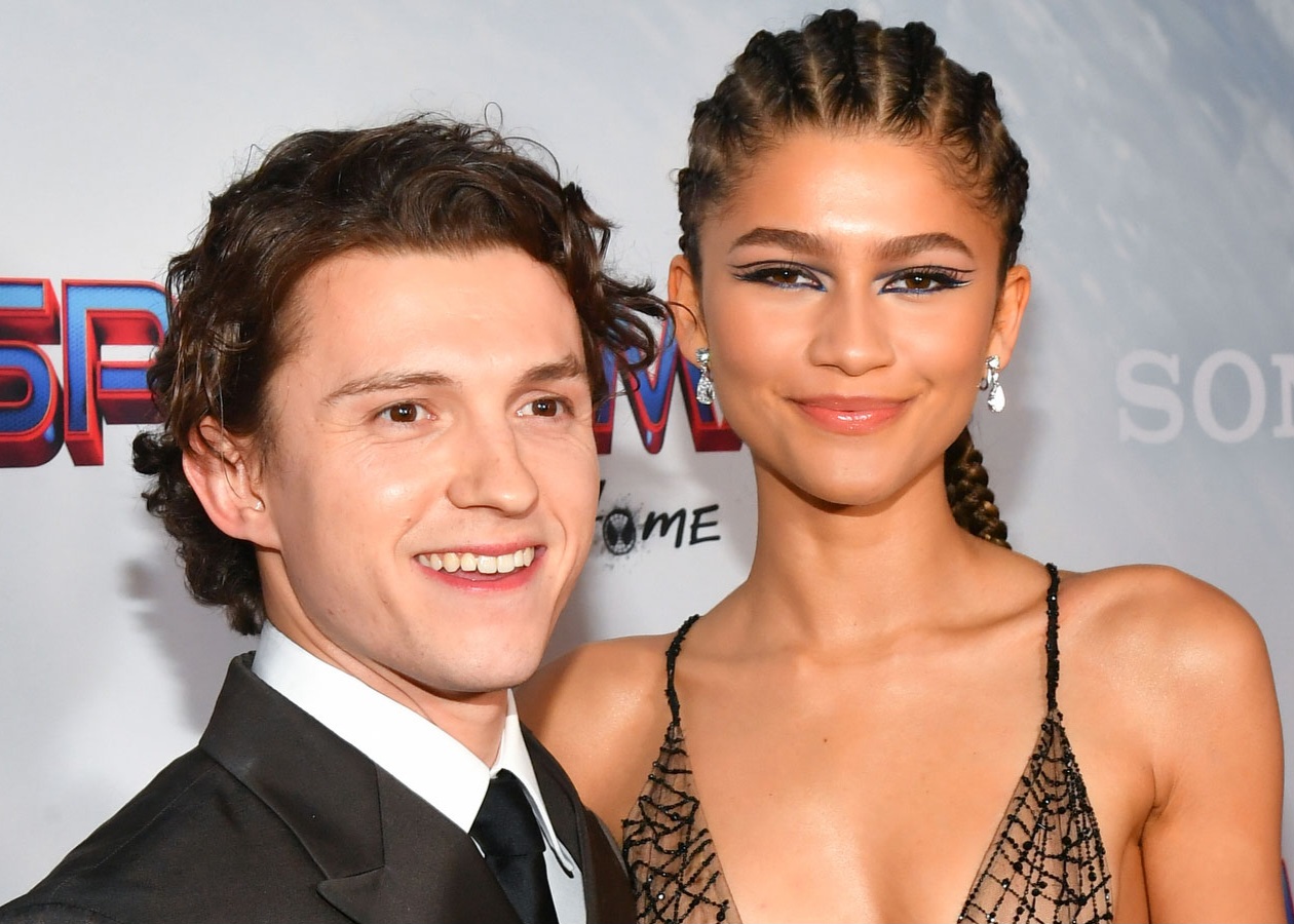 Tom Holland dan Zendaya di premier Spider-Man: No Way Home (Deadline) - Image
