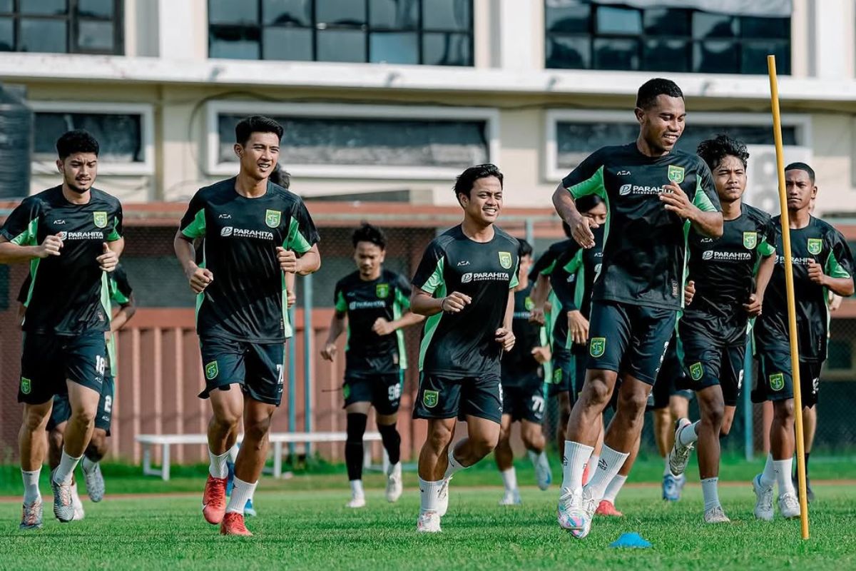 Pemain Persebaya saat menggelar latihan. (Media Persebaya) - Image
