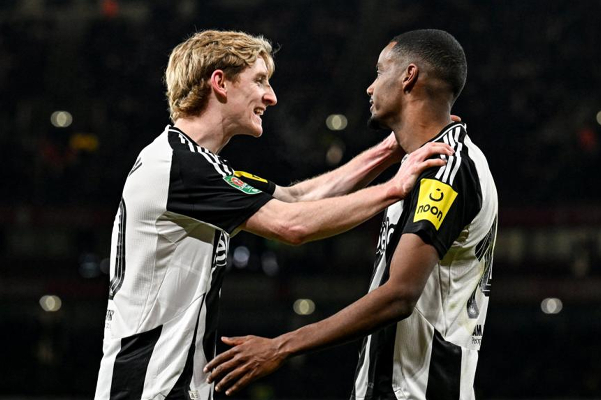 Newcastle United menang atas Arsenal dengan dua gol. (BBC) - Image