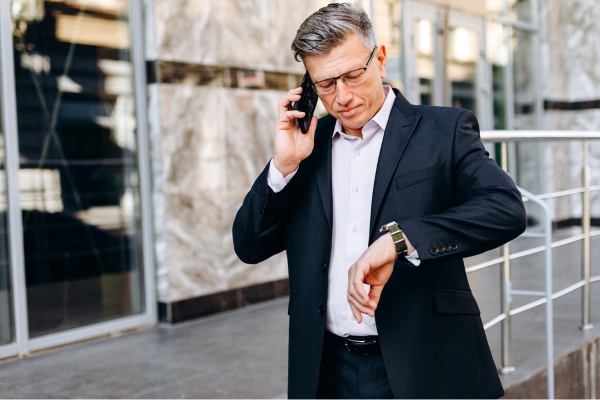 Ilustrasi cara orang sukses mengatur waktu (Vecteezy: sklo). - Image