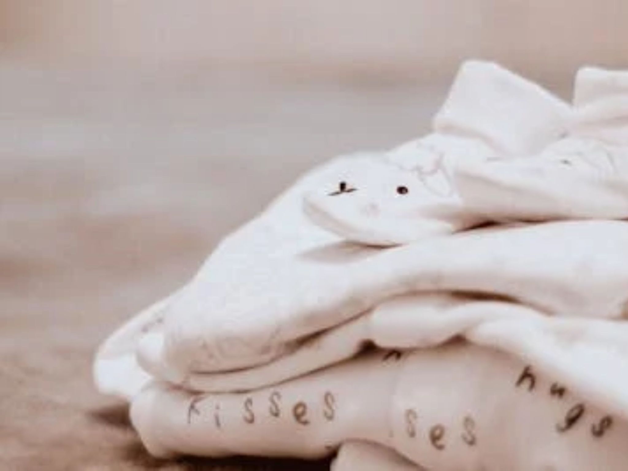 Ilustrasi tumpukan baju bayi. (Pexels) - Image