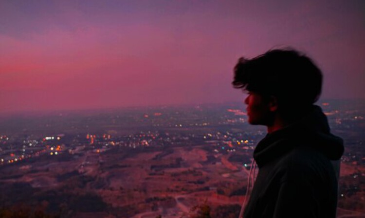 Ilustrasi pria misterius. (Freepik) - Image