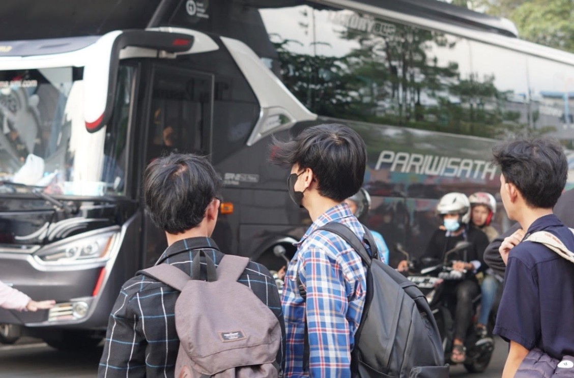 Ilustrasi standar keselamatan untuk cegah kecelakaan bus pariwisata (Vecteezy: Ramli Rahmansyah) - Image