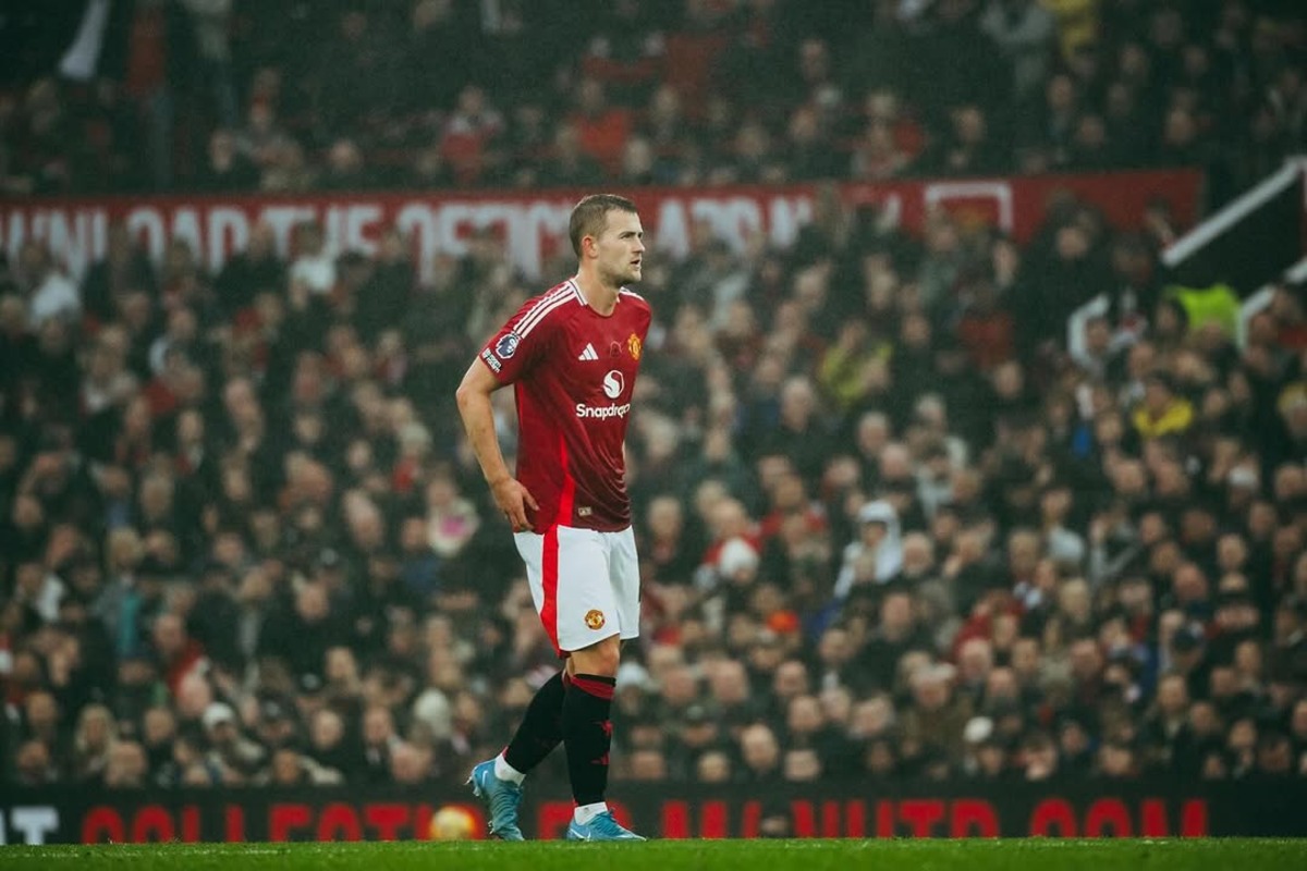 Matthijs de Ligt berseragam Manchester United. (Instagram/@mdeligt_) - Image