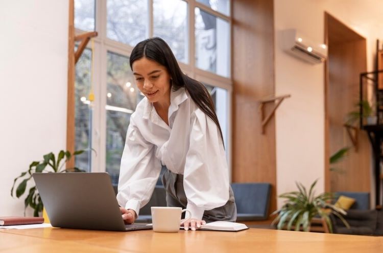 Ilustrasi- Bekerja dengan baik. (freepik) - Image