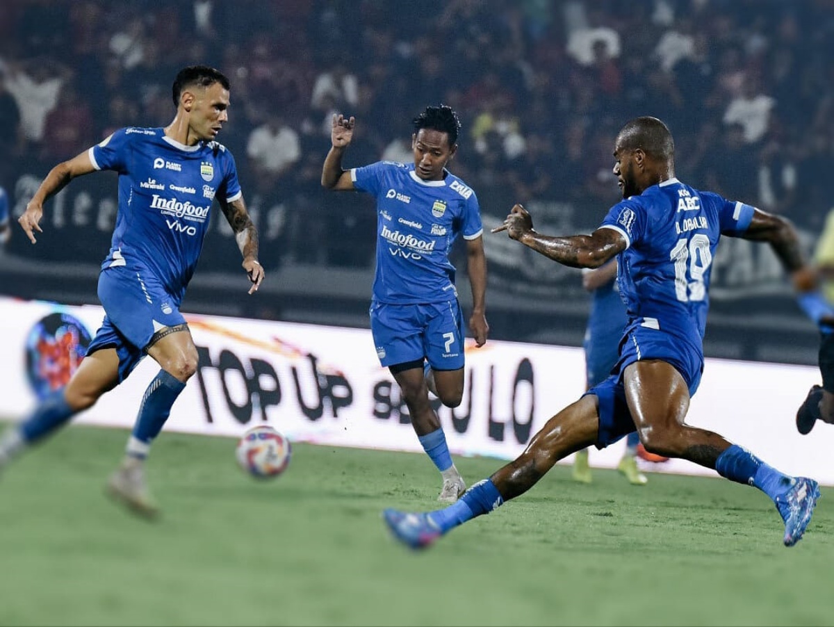 Para Pemain Persib Bandung yang menjadi pilar penting juara paruh musim Liga 1 2024/2025. (Instagram Persib Bandung) - Image