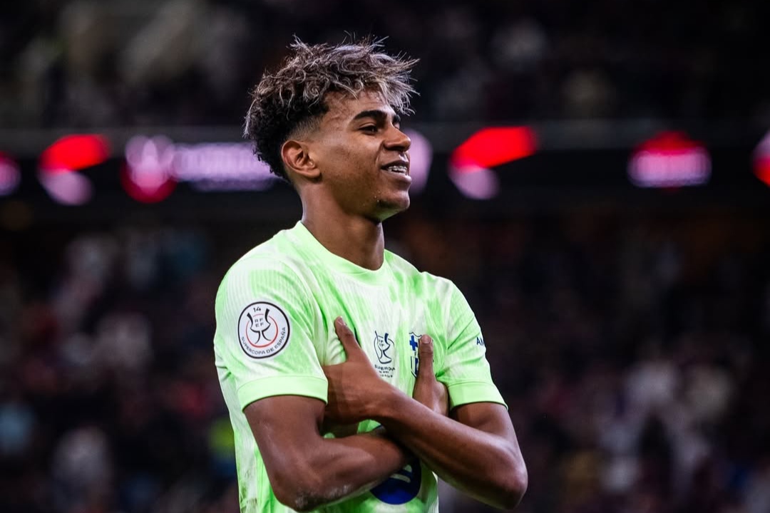 Lamine Yamal ingin meraih gelar Piala Super Spanyol bersama Barcelona. (Instagram/@fcbarcelona) - Image