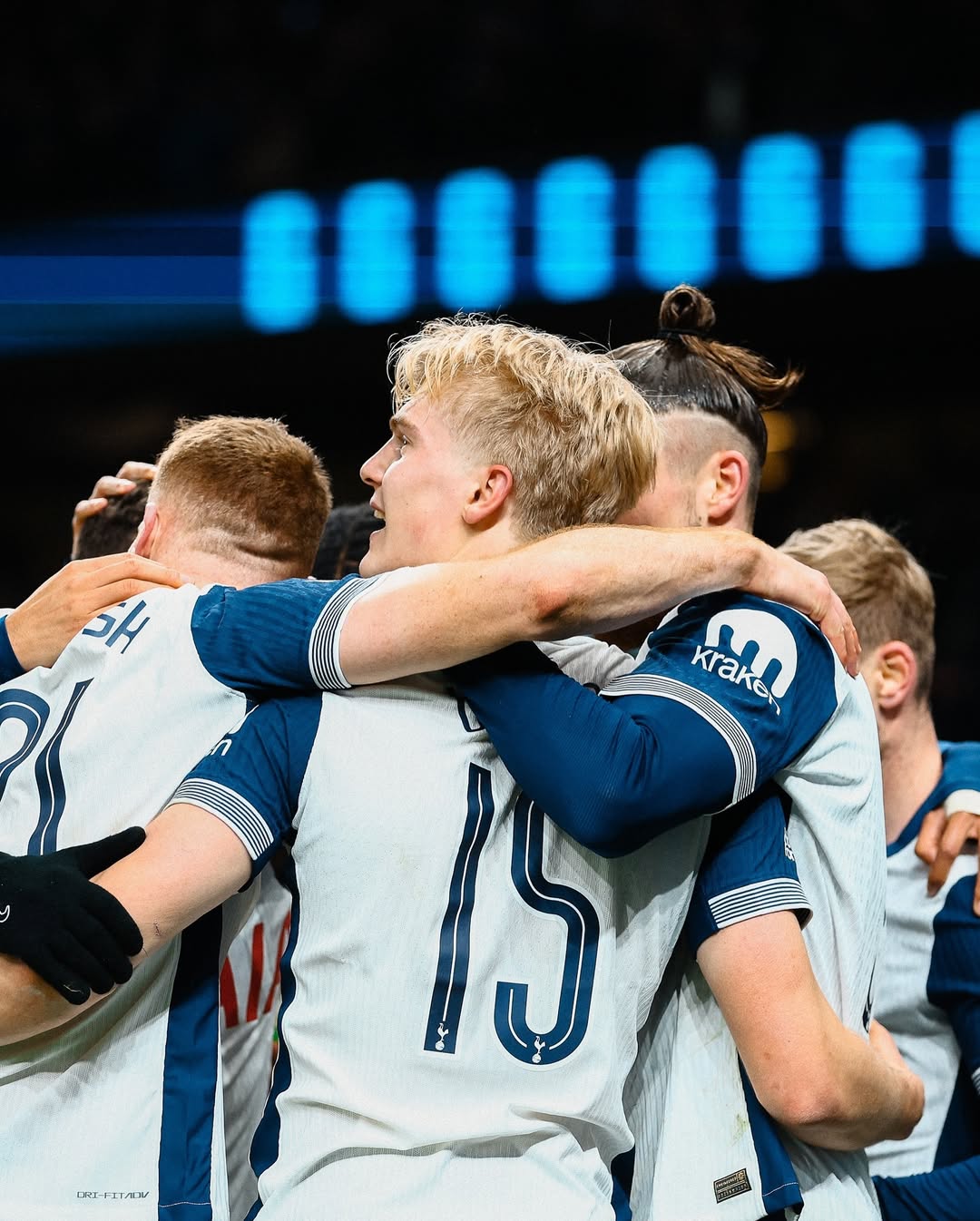 Pemain Tottenham Hotspur ikut merayakan gol yang dicetak oleh Lucas Bergvall. (Instagram) - Image