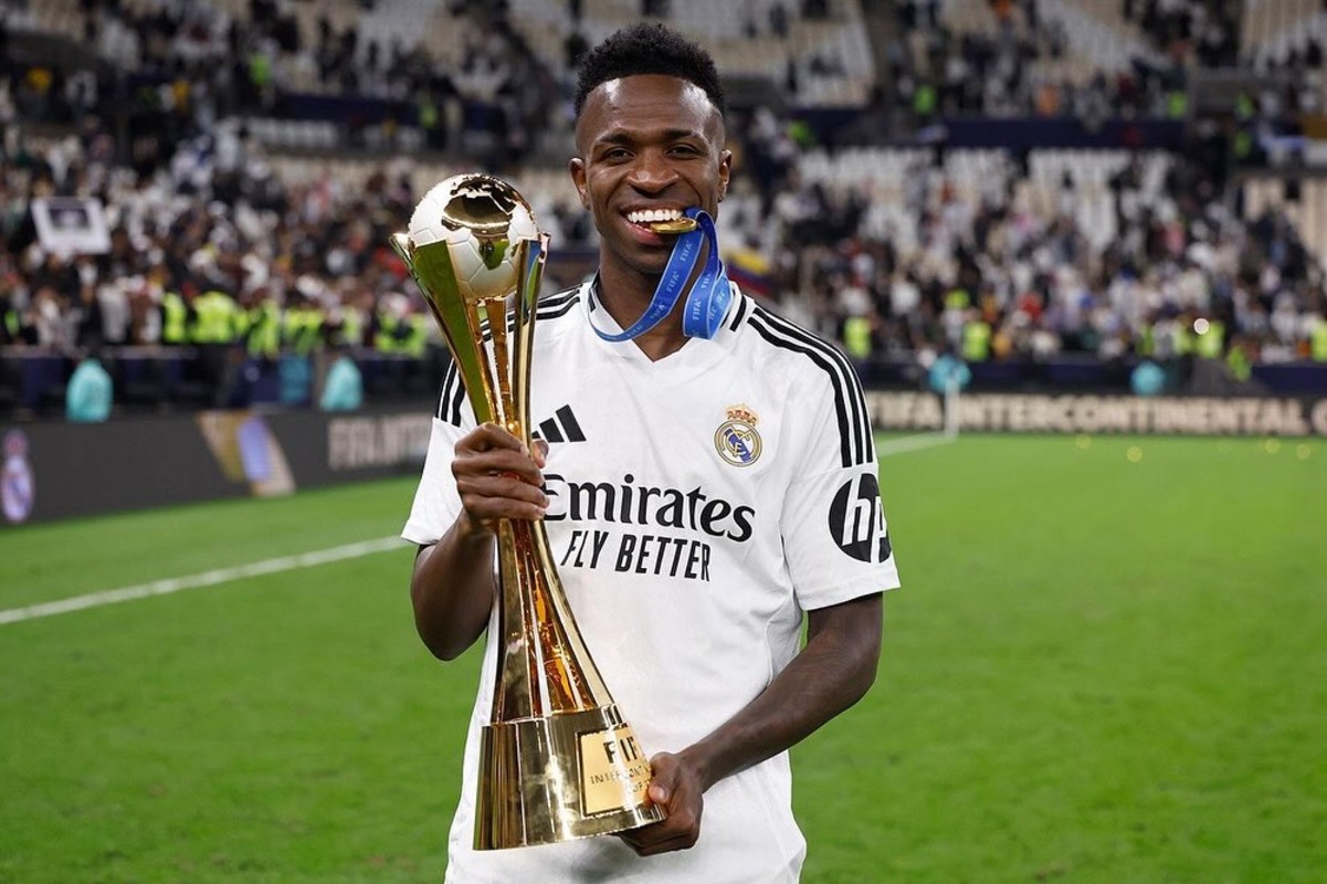 Vinicius Jr merayakan gelar juara Interkontinental 2024. (Instagram/@vinijr) - Image
