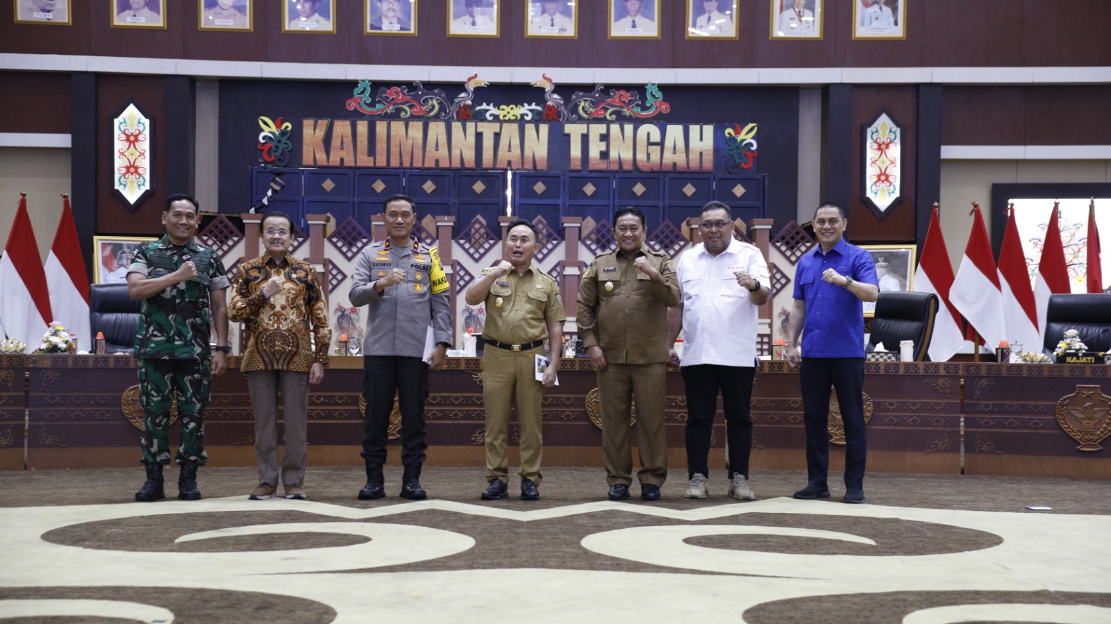 Dirjen Prasarana dan Sarana Pertanian (PSP) Kementan Andi Nur Alam Syah bersama Gubernur Kalteng Sugianto Sabran di Palangka Raya. (Humas Kementan) - Image