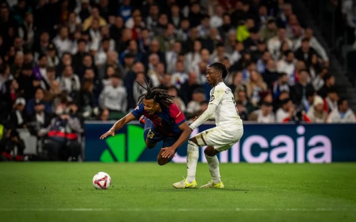 Pemain Barcelaona Jules Kounde. (fcbarcelona.com) - Image