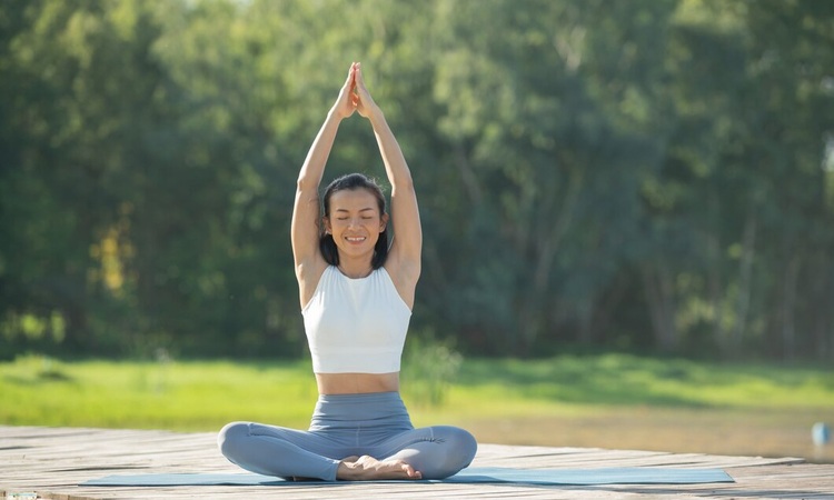 Jika Anda ingin menjaga kesehatan pikiran dan tubuh seiring bertambahnya usia, ucapkan selamat tinggal pada 8 perilaku ini. (freepik) - Image