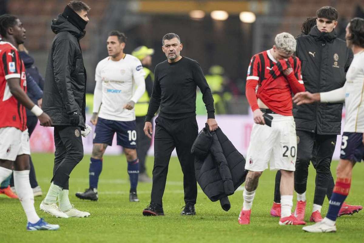 AC Milan vs Cagliari Seri, Sergio Conceicao murka dan sebut ini pengalaman terburuk selama kariernya. (Dok. Antonio Calanni/AP Photo) - Image