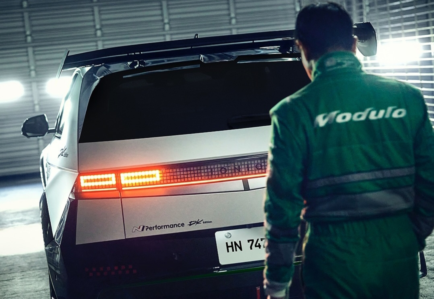 Keiichi Tsuchiya dan Hyundai Ioniq 5 N DK Edition. (Instagram @hyundai_n_worldwide) - Image