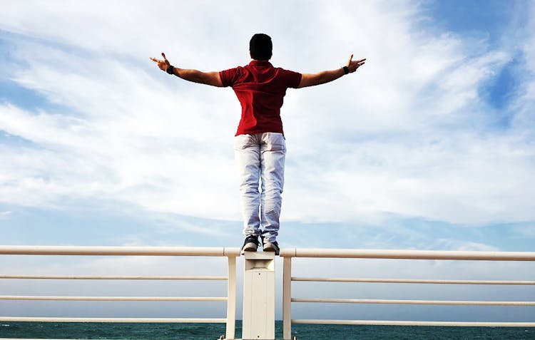 Ilustrasi tiga zodiak bebas dari kesulitan pada 13-19 Januari 2025. (pexels.com). - Image