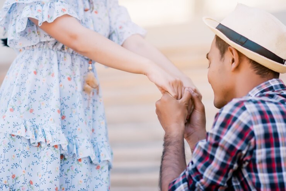 Ilustrasi cinta lama bersemi kembali (jcomp/freepik) - Image