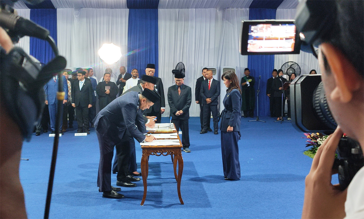 Pelantikan sejumlah pejabat Komdigi di ruang lingkup Kementerian Komunikasi dan Digital di Lapangan Anantakupa, Kementerian Komdigi, Jakarta Pusat, Senin (13/1/2025). (JawaPos.com/Nanda Prayoga) - Image