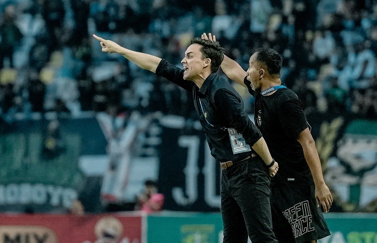 Kritik keras dilancarkan Paul Munster atas kebijakan yang dirasa merugikan Persebaya Surabaya. (Dok. Persebaya) - Image