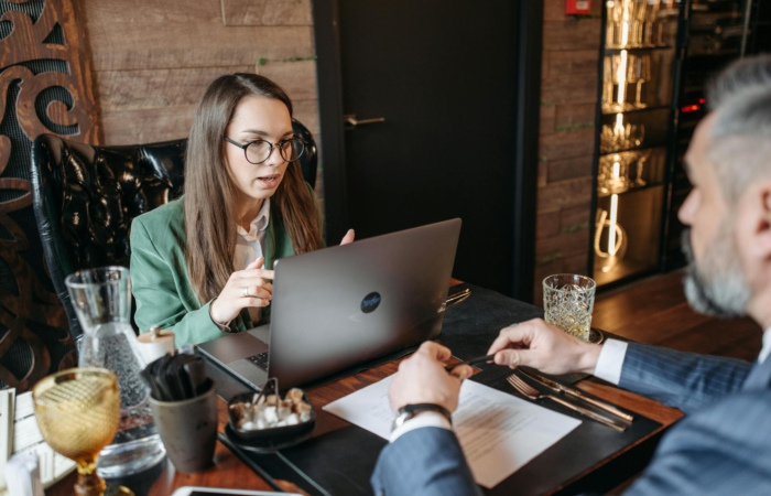 Ilustrasi Zodiak Beruntung yang Diprediksi Akan Mewariskan Rezeki - Image