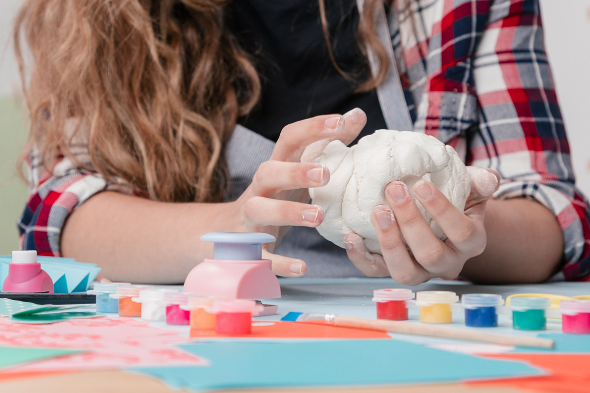 ILUSTRASI TERAPI SENI. (FREEPIK) - Image