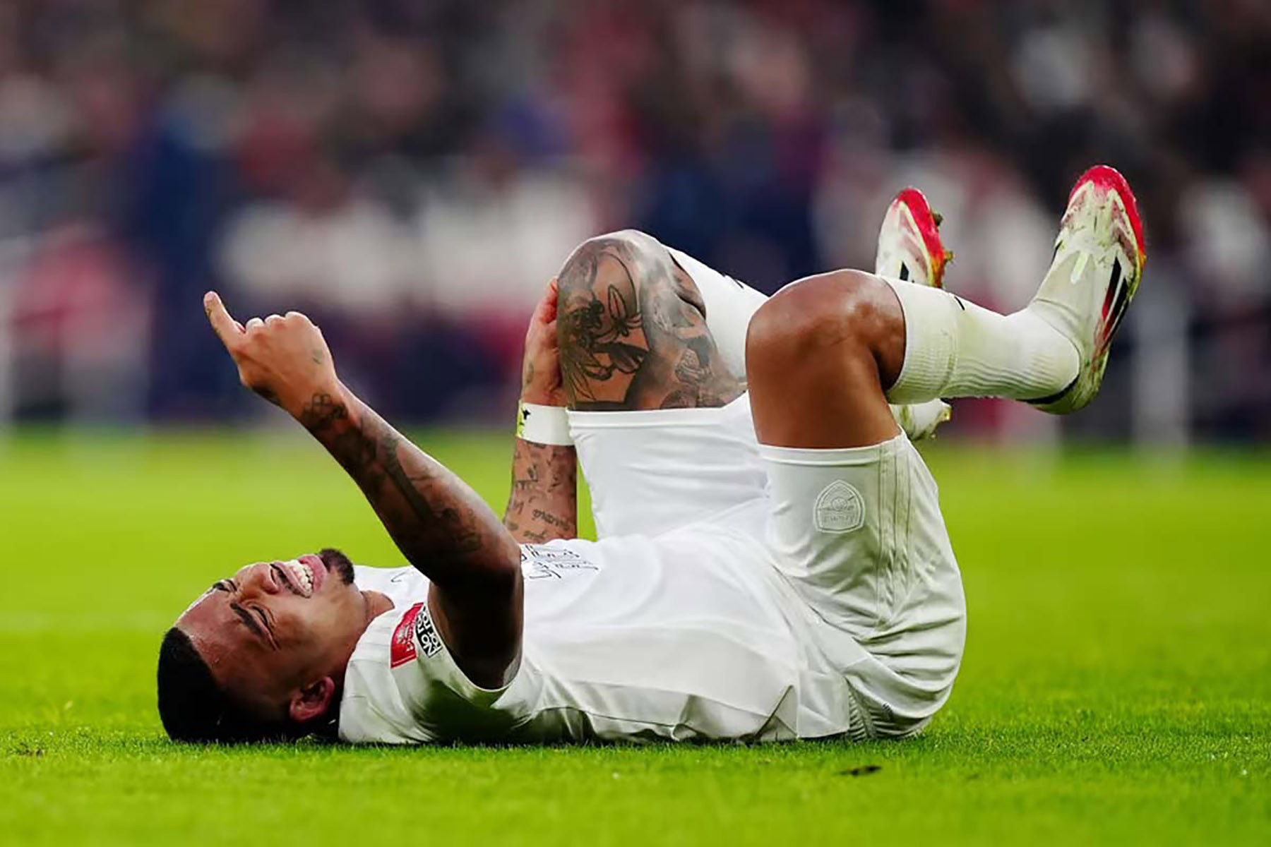 Penyerang Arsenal Gabriel Jesus tersungkur. - Image
