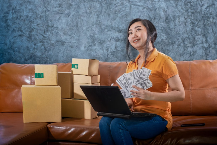 ilustrasi seseorang yang berhasil bangkit dari kesengsaraan./Freepik. - Image