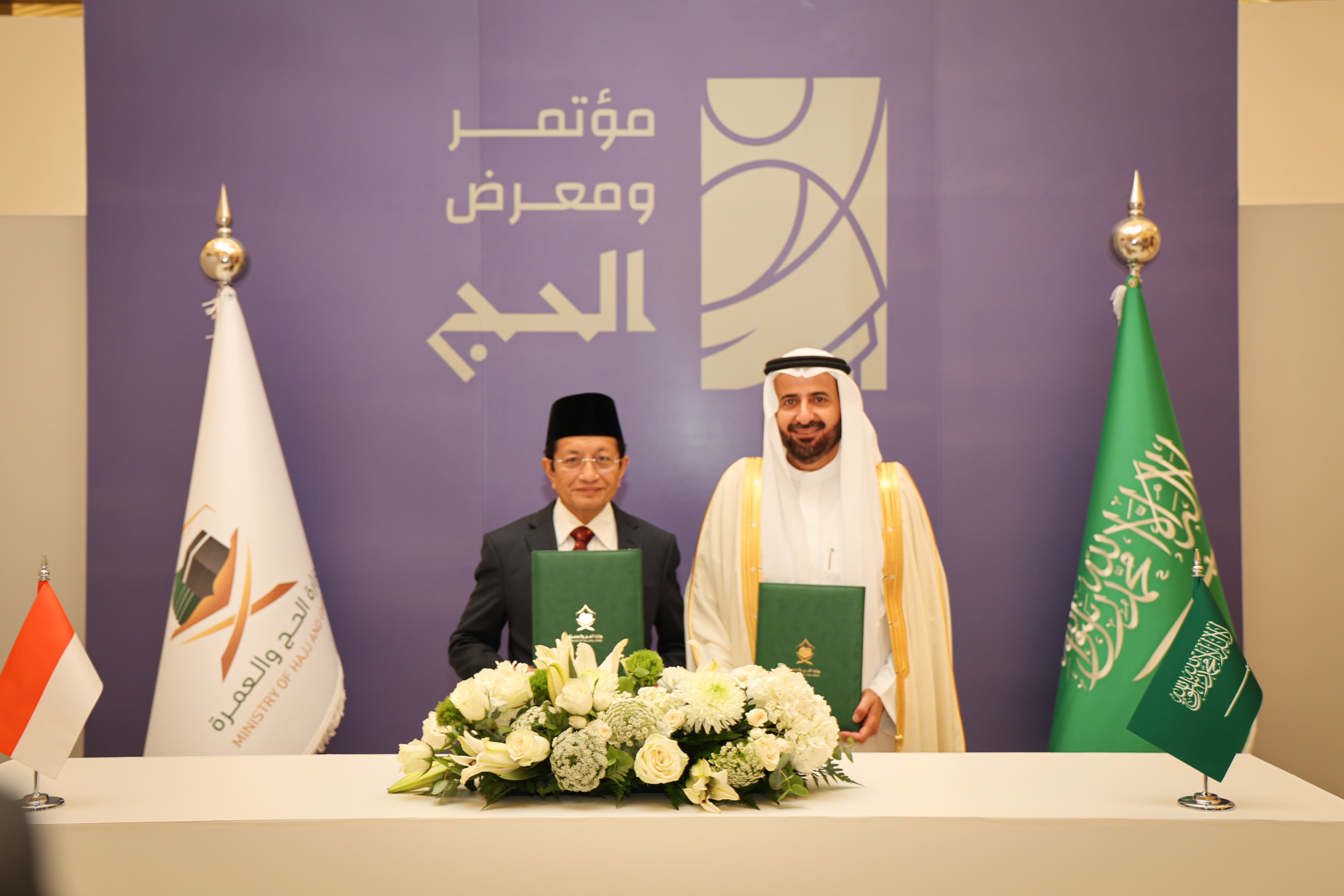 Penandatanganan MoU tersebut dilakukan oleh Menteri Agama Nasaruddin Umar dan Menteri Haji dan Umrah Arab Saudi Tawfiq F. Al-Rabiah di Jeddah pada Minggu (12/1) siang waktu setempat. (Istimewa) - Image