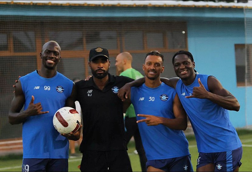 Quientin Jakoba (baju hitam), menjadi pelatih fisik timnas mendampingi Patrick Kluivert. (Instagram: @qjakoba) - Image
