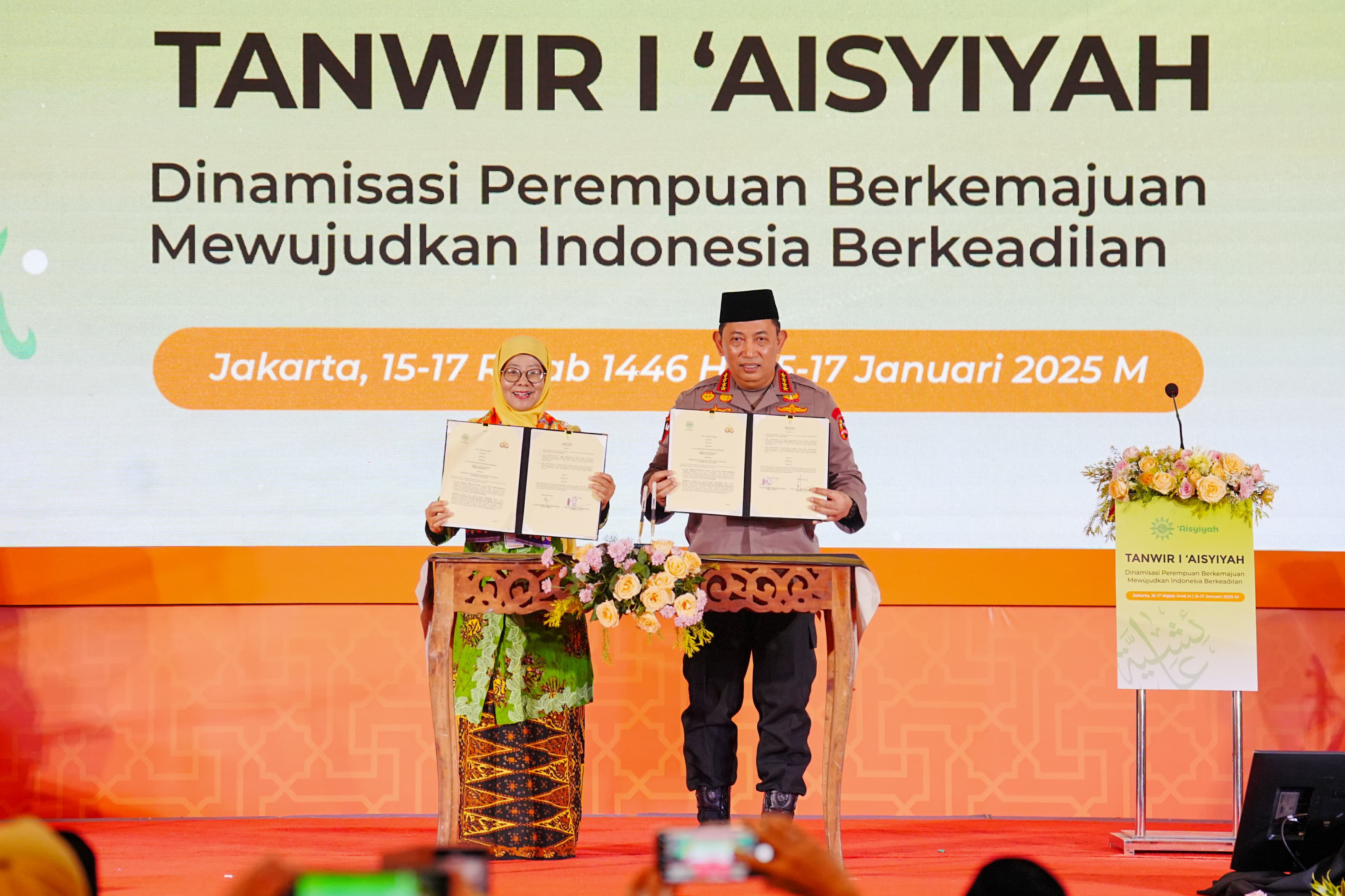 Kapolri Jenderal Listyo Sigit Prabowo usai menandatangani MoU di Tanwir I Aisyiyah. (Mabes Polri) - Image