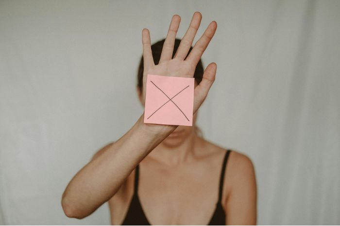 Ilustrasi orang yang sering mengingkari janji biasanya menunjukkan delapan sifat yang mengkhawatirkan ini. (Pexels/Anete Lusina) - Image