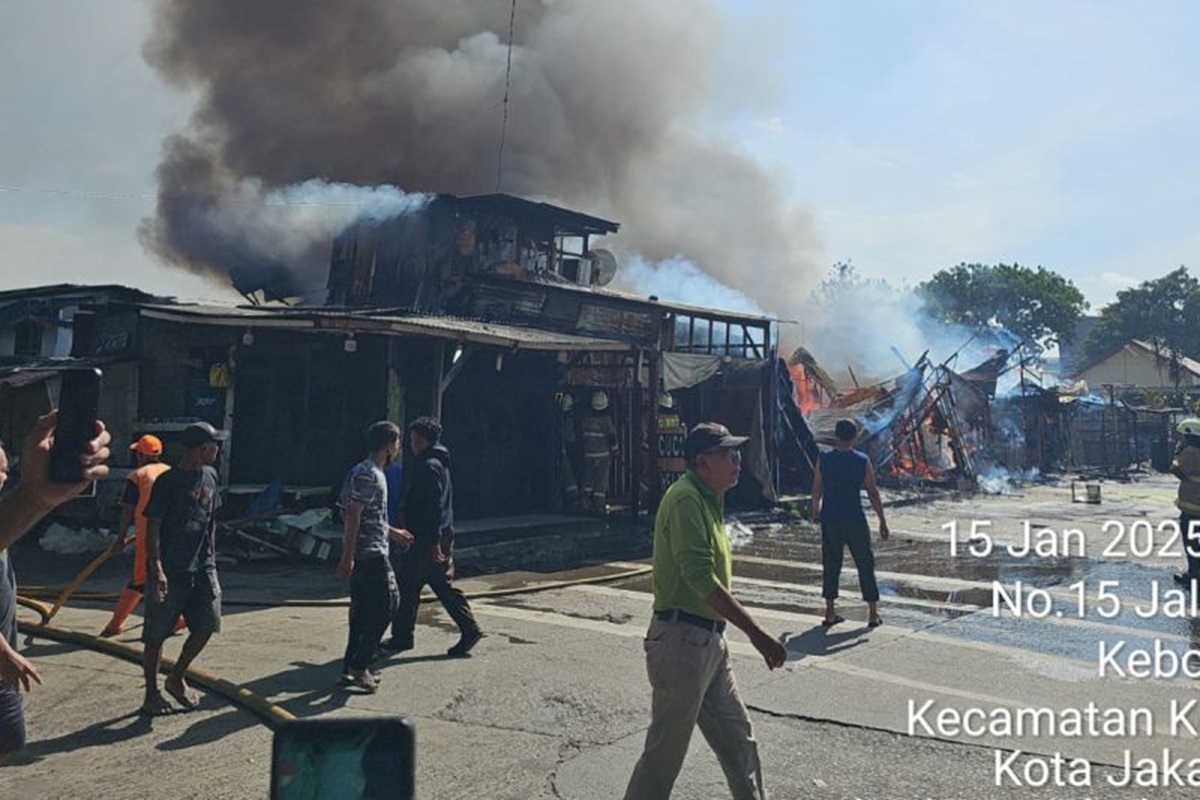 Kebakaran di Kemayoran Gempol menghanguskan sebanyak 30 rumah. (ANTARA) - Image