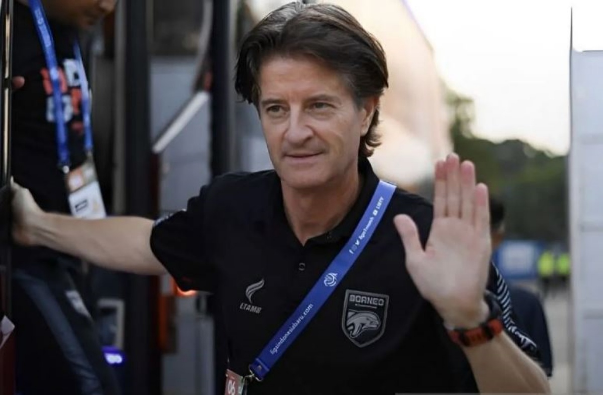 Setelah diketahui tidak hadir dalam laga Borneo FC vs Semen Padang, Pieter Huistra dirumorkan hengkang dari Borneo FC. (Antara) - Image