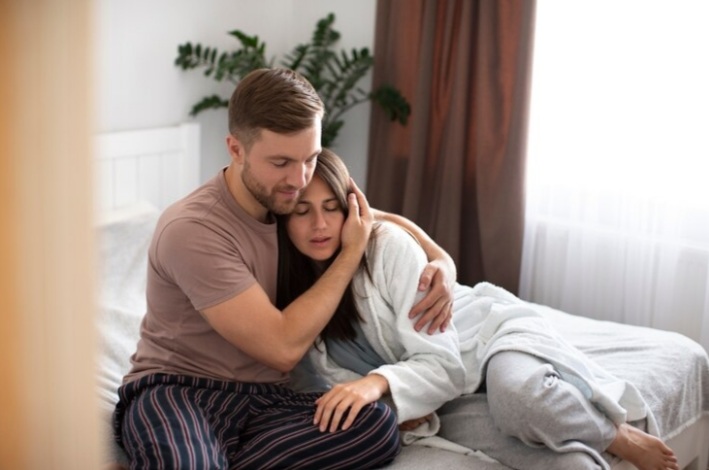 Ilustrasi orang dengan zodiak yang selalu memanjakan pasangannya.(Freepik) - Image