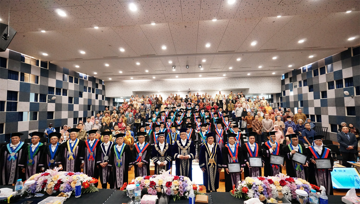 Pengukuhan lima guru besar ITS, Kamis (16/1). (Istimewa) - Image