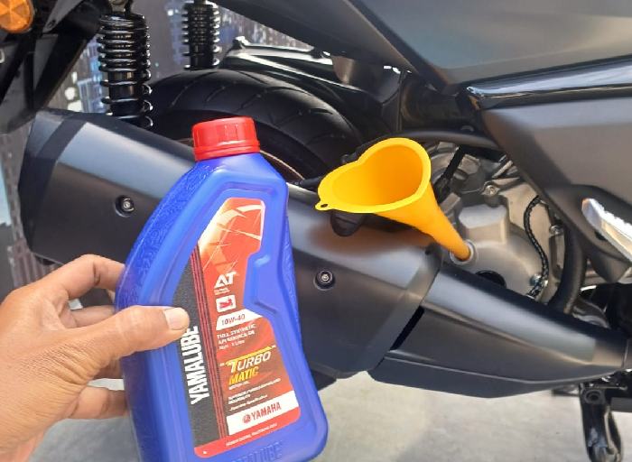Varian bari oli Yamalube untuk segmen premium maxxi. - Image