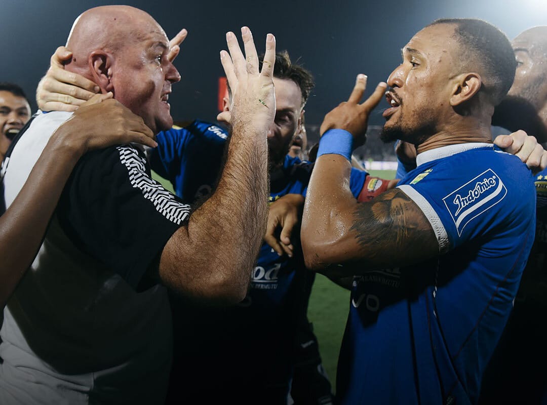 Bojan Hodak Pelatih Persib Bandung Menjelaskan kenapa hanyan datangkan 5 pemain pada putaran kedua Liga 1 2024/2025 (Instagram Persib Bandung) - Image