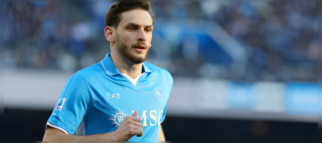 Khvicha Kvaratskhelia resmi bergabung dengan PSG dari Napoli. (Dailymail) - Image