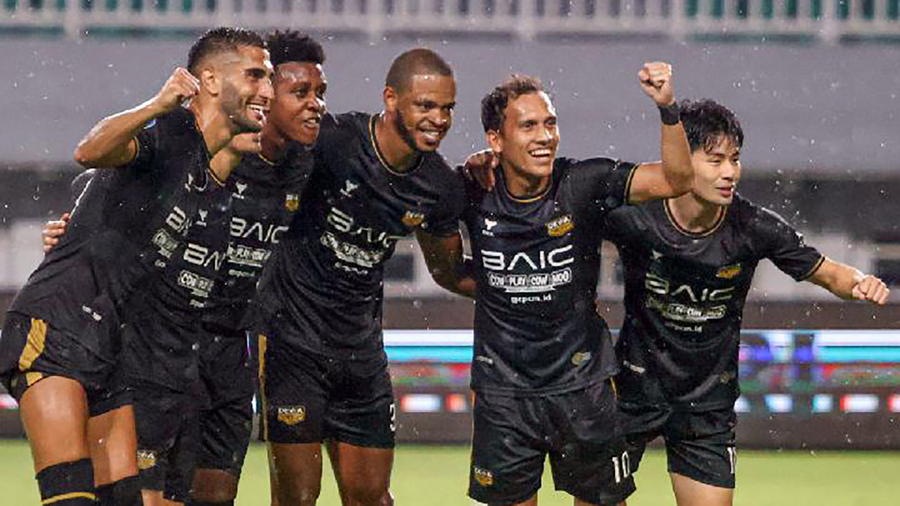 Selebrasi pesepak bola Dewa United. - Image