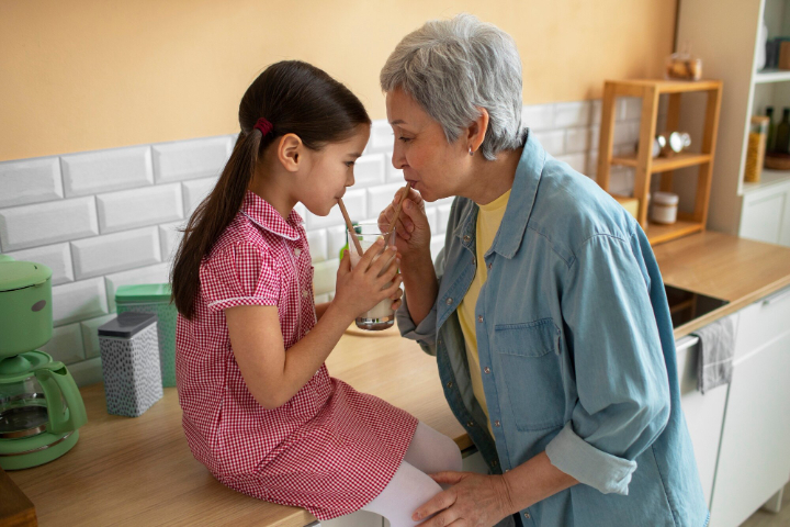 ilustrasi seseorang yang memiliki ikatan khusus dengan cucunya - Image