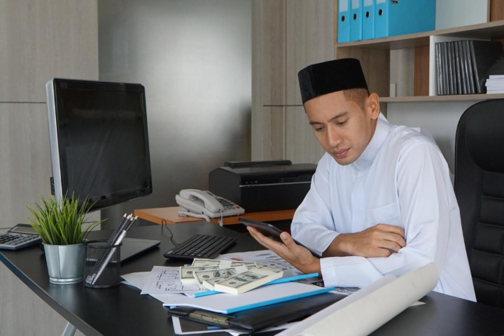 Ilustrasi seseorang yang berhati emas. (Freepik/EyeEm) - Image