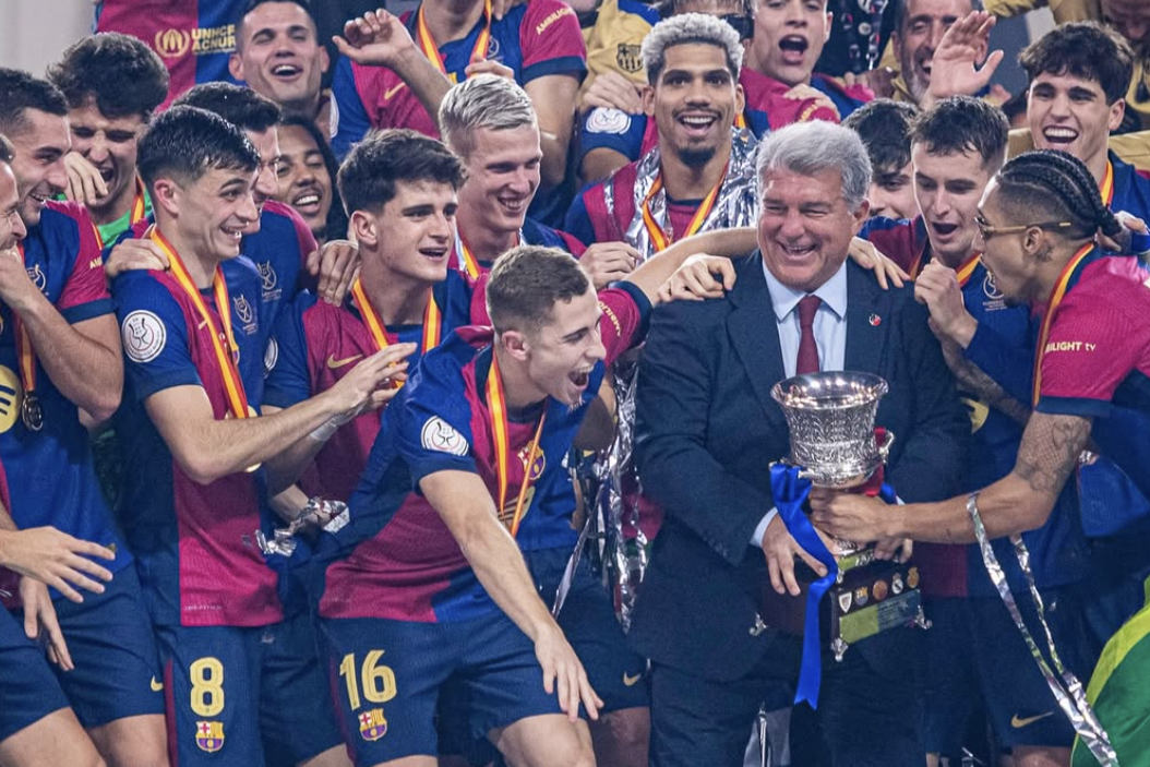 FC Barcelona merayakan juara Piala Super Spanyol (Instagram @jlaportaoficial) - Image