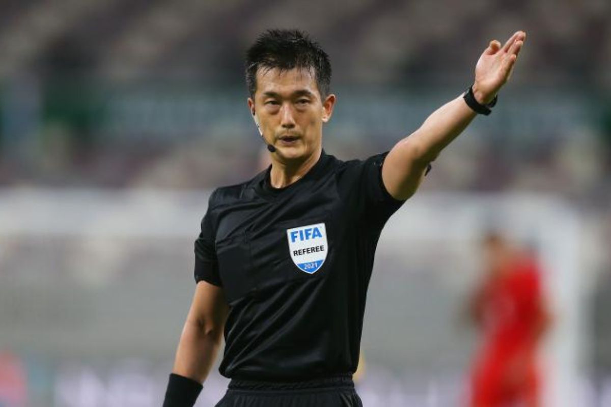 Wasit Ko Hyung-Jin asal Korea Selatan ditunjuk PSSI pimpin laga Persebaya Surabaya vs Malut United. (Sportsnews.com) - Image