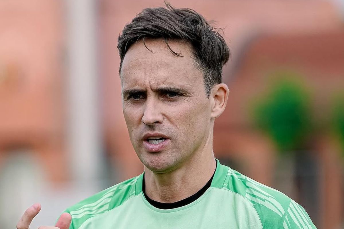 Pelatih Persebaya Surabaya Paul Munster apresiasi kinerja wasit Ko Hyung-Jin asal Korea Selatan. (Media Persebaya) - Image