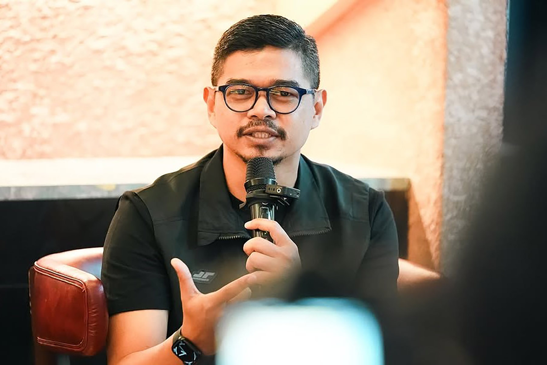 Manajer Persija Jakarta Bambang Pamungkas bereaksi menanggapi sanksi untuk Maciej Gajos dari Komdis PSSI. (Dok. Persija) - Image