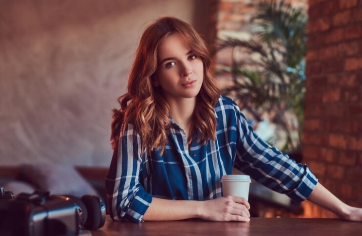 Ilustrasi orang yang terlihat dingin dan sulit untuk didekati - Image