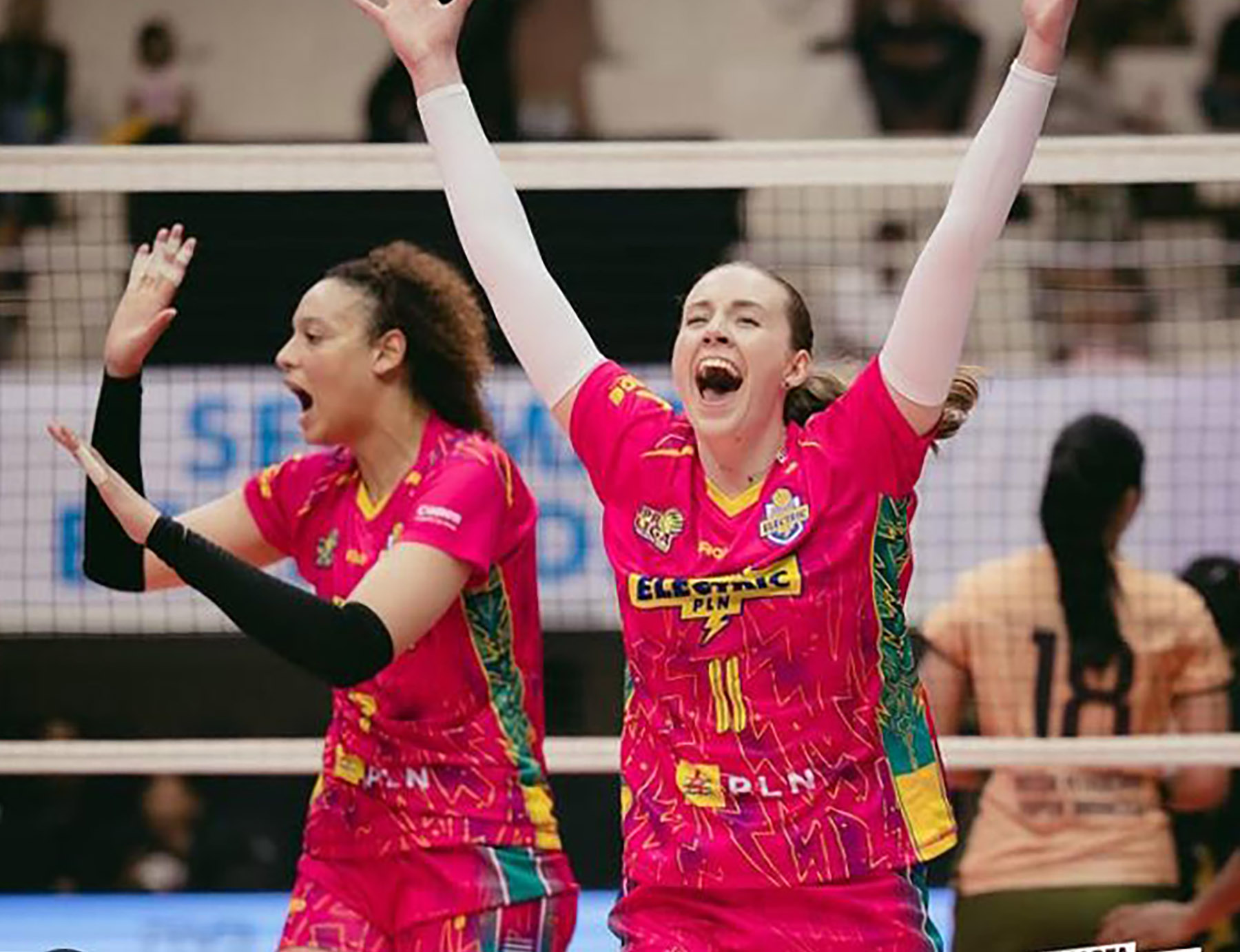 Valentina Diouf dan Polina Shemanova pemain voli akarta Electric PLN.(Dok. @jevolley.id) - Image