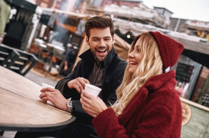 Ilustrasi pria yang lebih suka berkencan dengan perempuan yang lebih muda. - Image